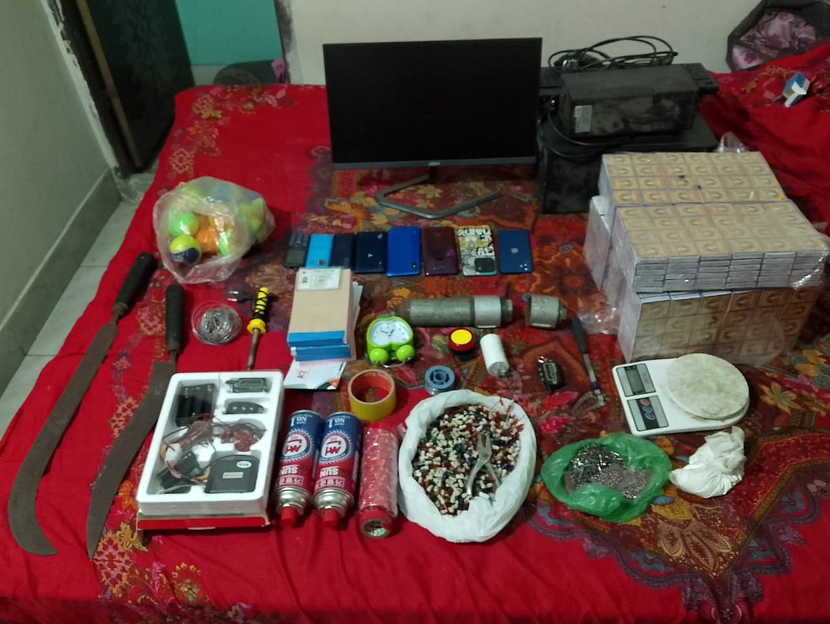 জব্দকৃত বোমা তৈরির সরঞ্জাম